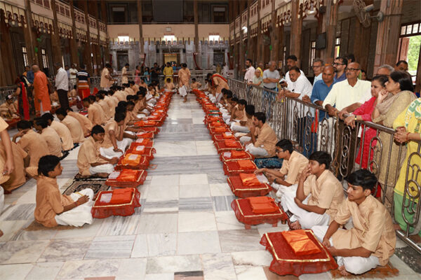 Ahmedabad: સોલા ભાગવત વિદ્યાપીઠ ખાતે પિતૃઓનાં મોક્ષાર્થે શ્રીમદ્ ભાગવત મૂલ પારાયણ મહોત્સવ