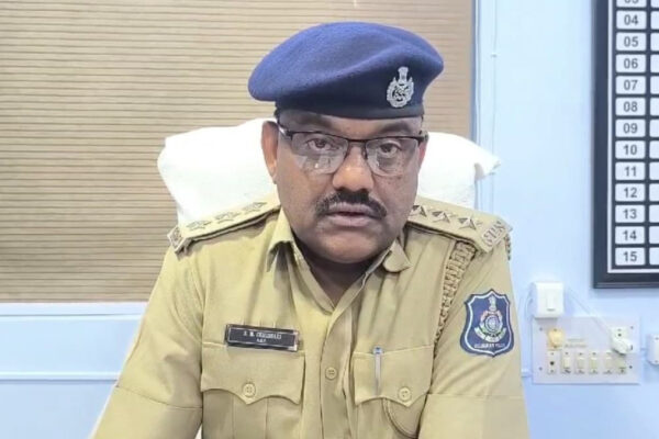 Surat: નોકરી માટે બોગસ પુરાવા ઊભા કરનારા ACP ચૌધરી સામે પોલીસ ફરિયાદ, ગુનેગારની જેમ ભૂગર્ભમાં ઉતરી ગયા